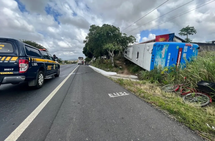 Acidente com ônibus de romeiros deixa um morto e feridos